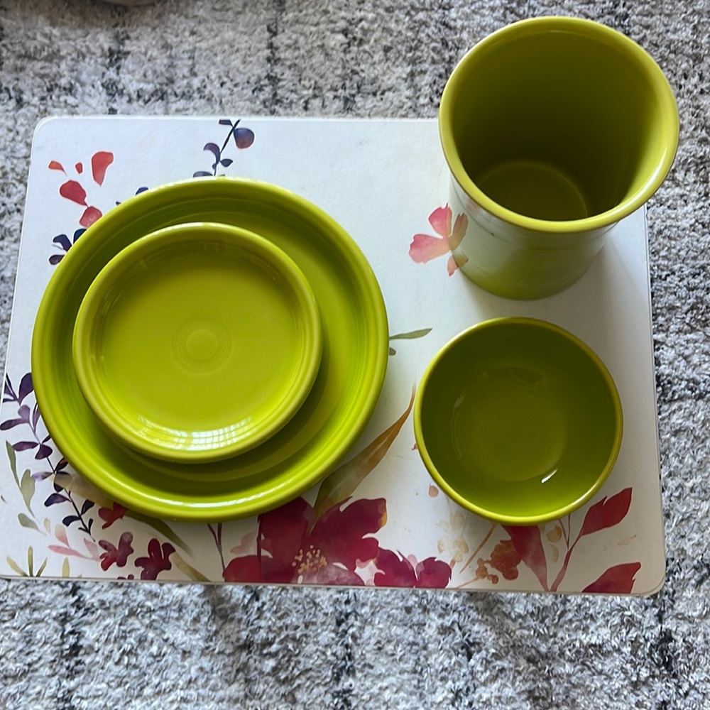 Fiesta dishwater set in lemongrass green